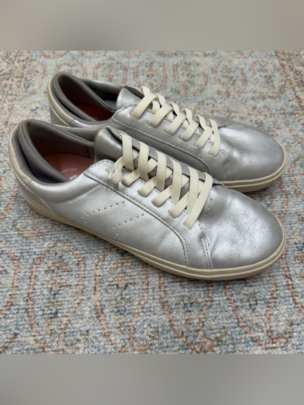 Dr. Scholl's Silver Metallic Low-Top Sneakers size 8.5